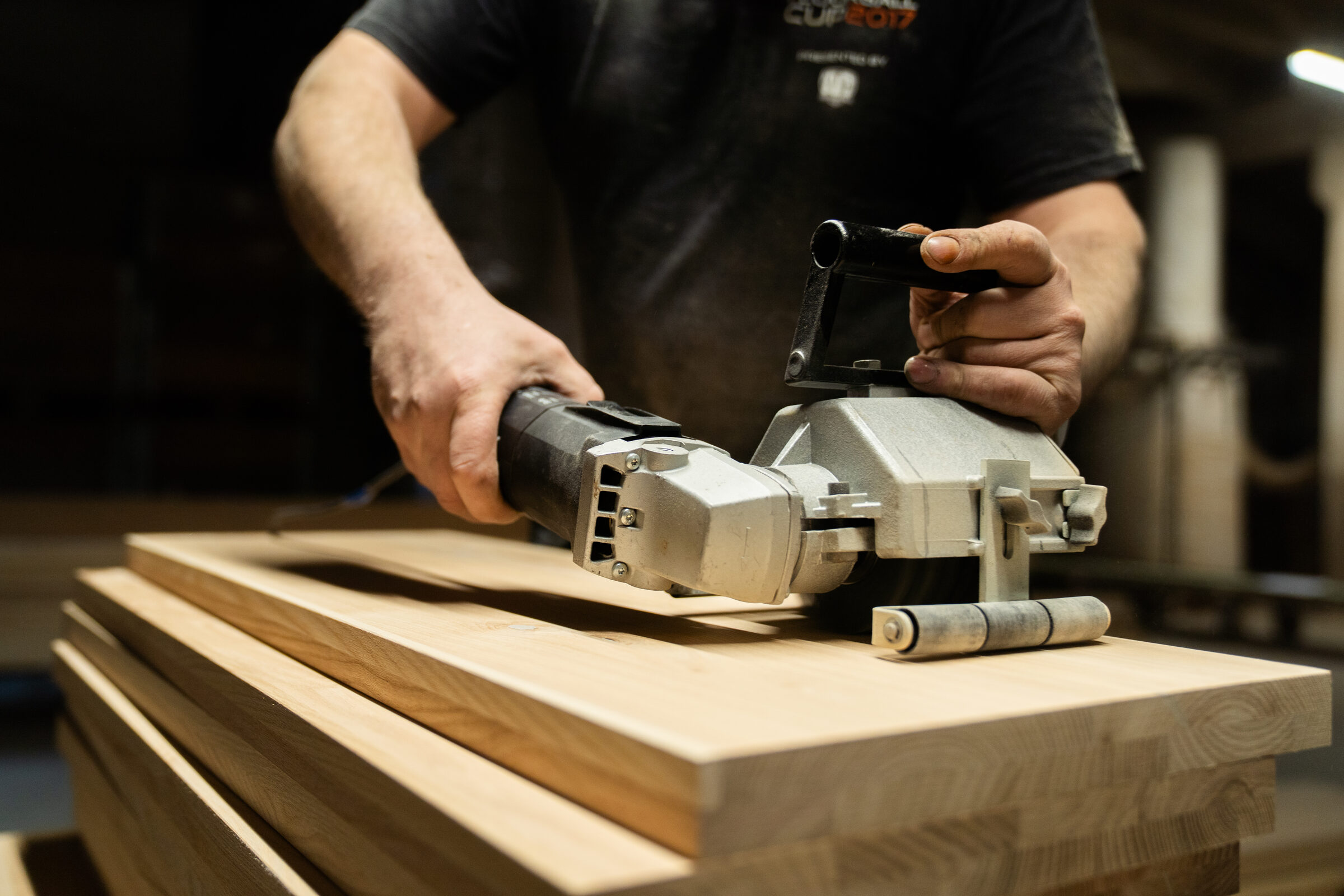 Hand-held milling tool on a panel