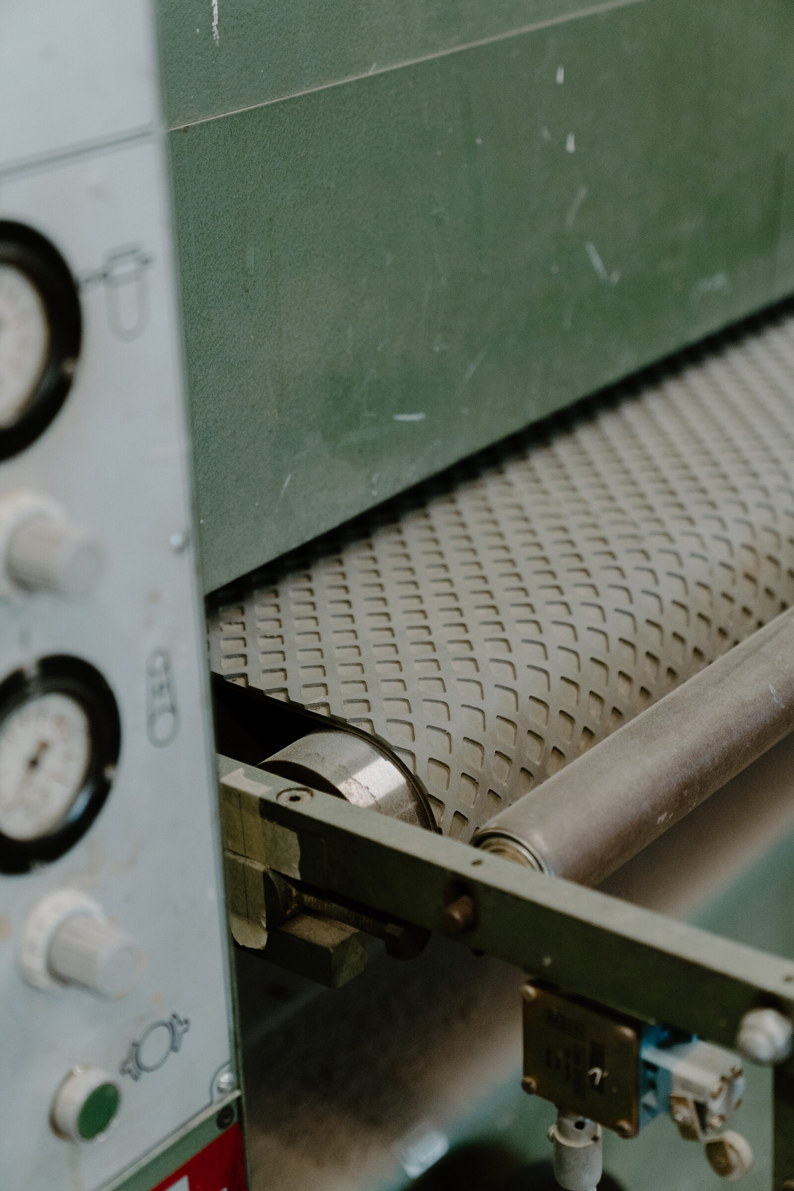 Wide-belt sander roller and control panel